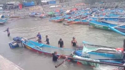 Kolam Labuh Sempit, Perahu Nelayan Jayanti Karam Bergiliran