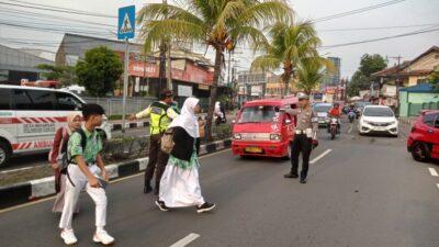 Polisi, Doktor, dan Sahabat Jalan Raya, Potret Aiptu Dede Menjelang Purna Tugas