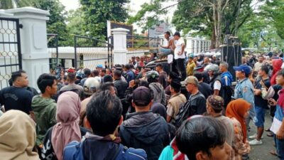 Ratusan Pedagang Pasar Induk Cianjur Geruduk DPRD, Tuntut Janji Pemerintah Hidupkan Pasar