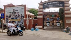 Kacadin dan Wakasek SMKN 1 Pacet “Kunci Pintu” dari Wartawan, Pelantikan PPPK Mendadak Jadi Acara Rahasia Negara