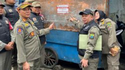 Camat Cipanas Segel Warung Miras Yang Nekat Buka Saat Ramadan