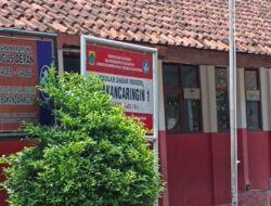 Ini Rapat atau Petak Umpet, Kepsek Ngumpet di WC Saat Didatangi Awak Media