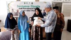 UPZ Pacet Bantu 50 Duafa dan Manula, Aula Kecamatan Dipenuhi Senyum Haru