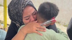 Momen Haru Pelepasan TK Nirwana Cendikia, Setangkai Bunga dari Anak Sukses Bikin Orang Tua Mewek