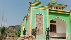 Gotong Royong Prajurit TNI, Masjid Al-Ikhlas Citamiang Kini Makin Cerah
