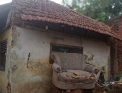 Rumah Nyaris Roboh, Uman Nur Hikmat Bertahan di Usia Senja, Menanti Uluran Tangan di Kademangan